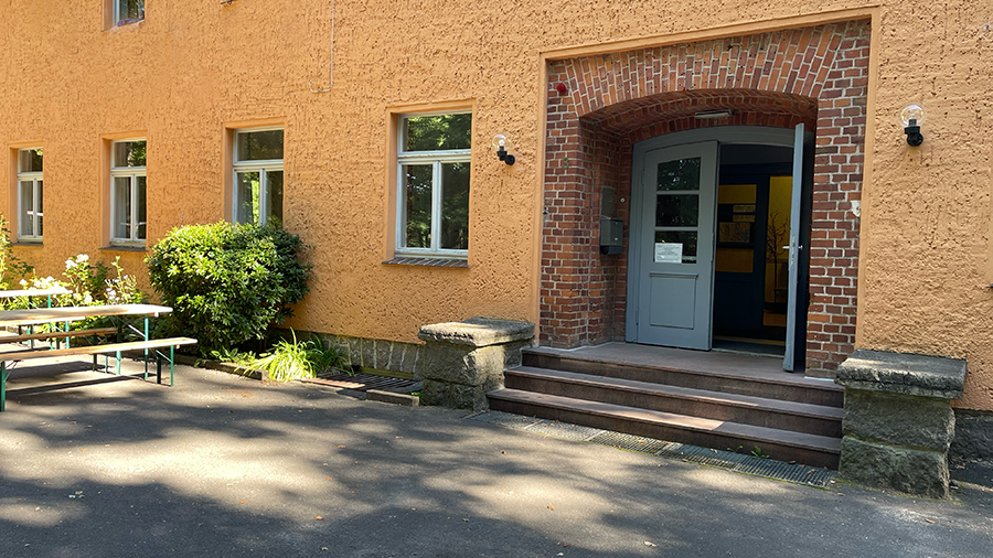 AWO Sano Jugendherberge Schwerin Außenansicht des Hauses für Gruppen und Klassenreisen